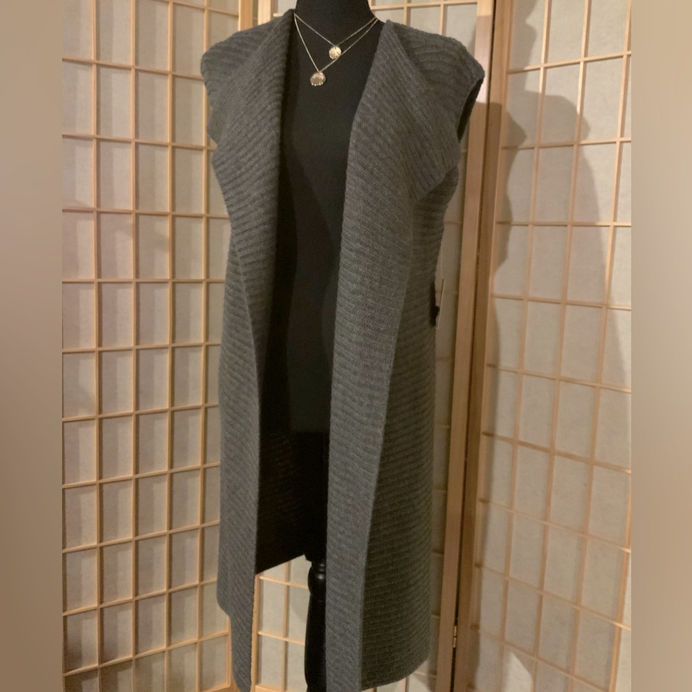 NWT Ellen Tracy - Gray color, knit vest, to the knee. Sz M
